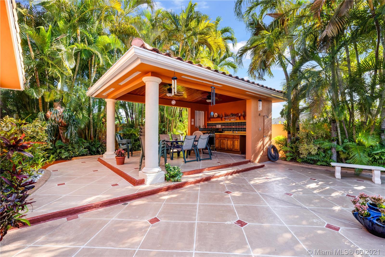 SILVER PALMS - Residential