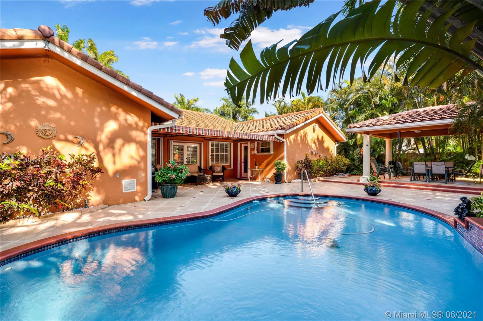 SILVER PALMS - Residential