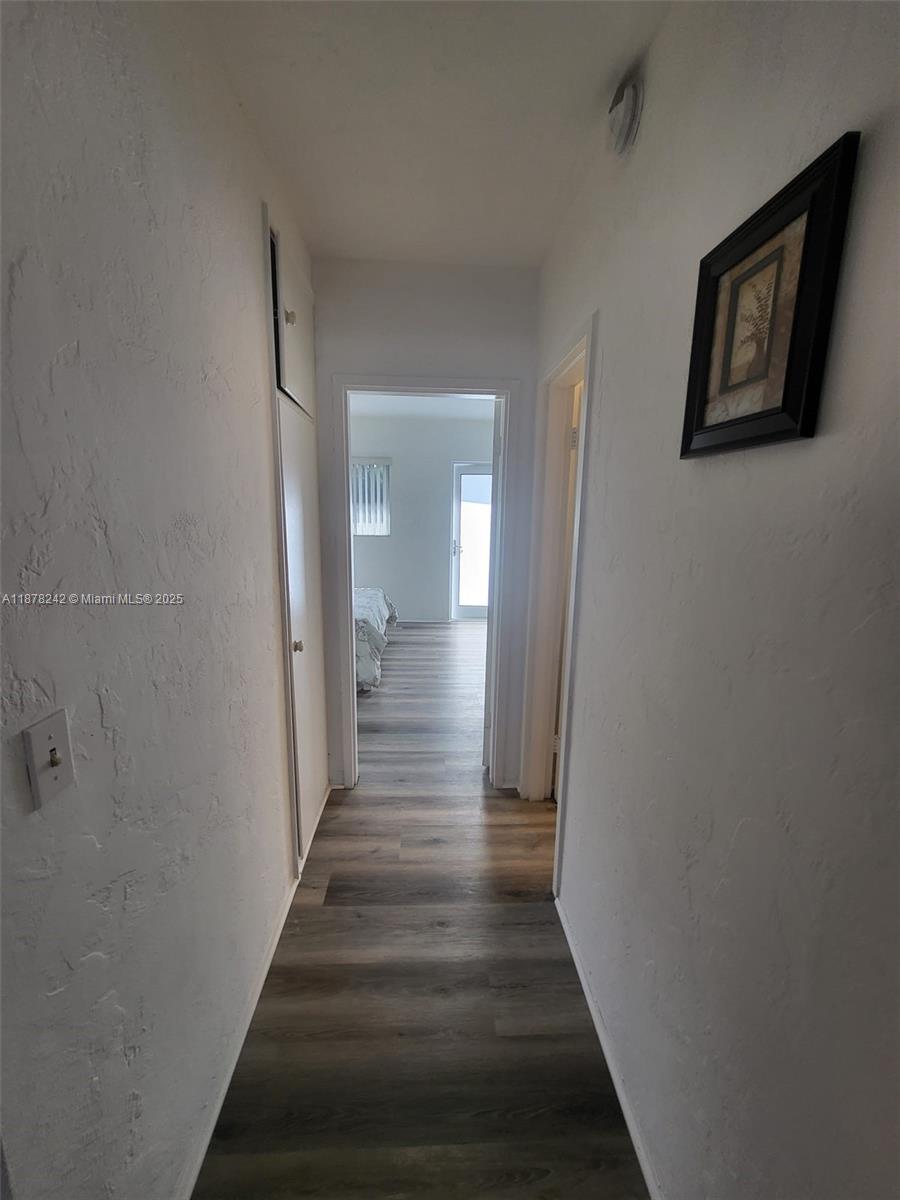 PASADENA GARDEN APARTMENT - Residential