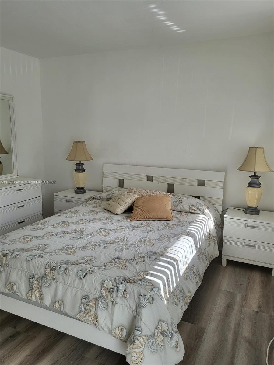 PASADENA GARDEN APARTMENT - Residential