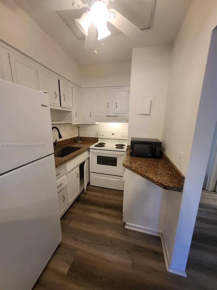 PASADENA GARDEN APARTMENT - Residential