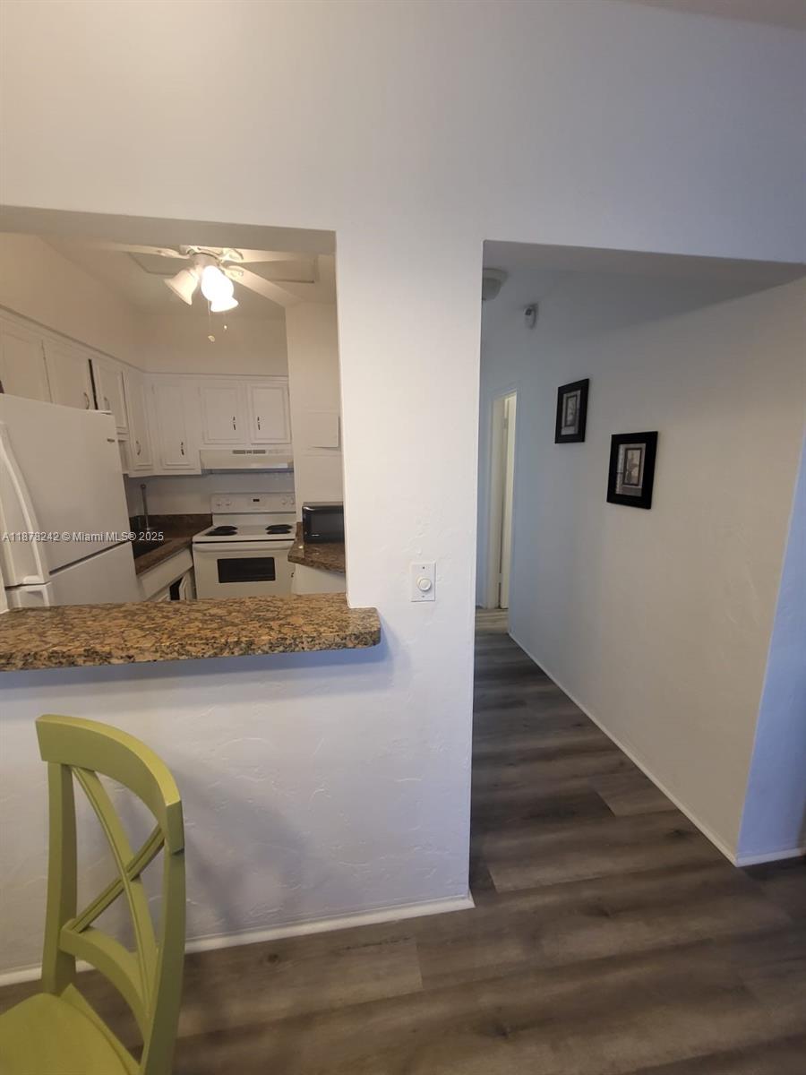 PASADENA GARDEN APARTMENT - Residential
