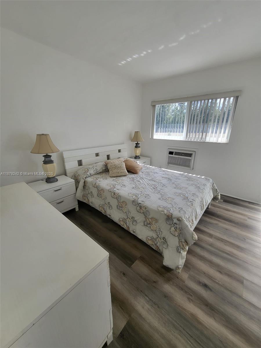 PASADENA GARDEN APARTMENT - Residential