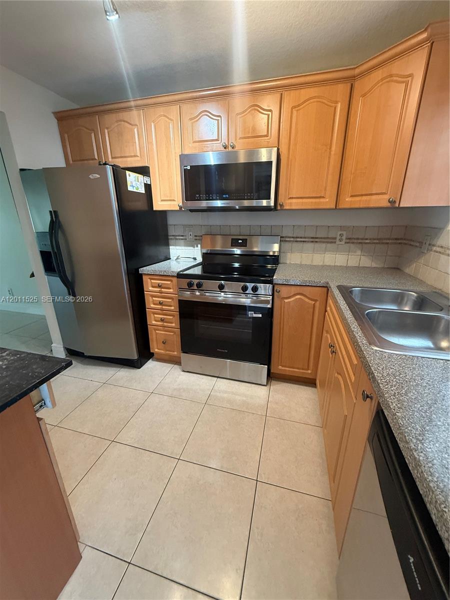 5080 SW 64th Ave 104