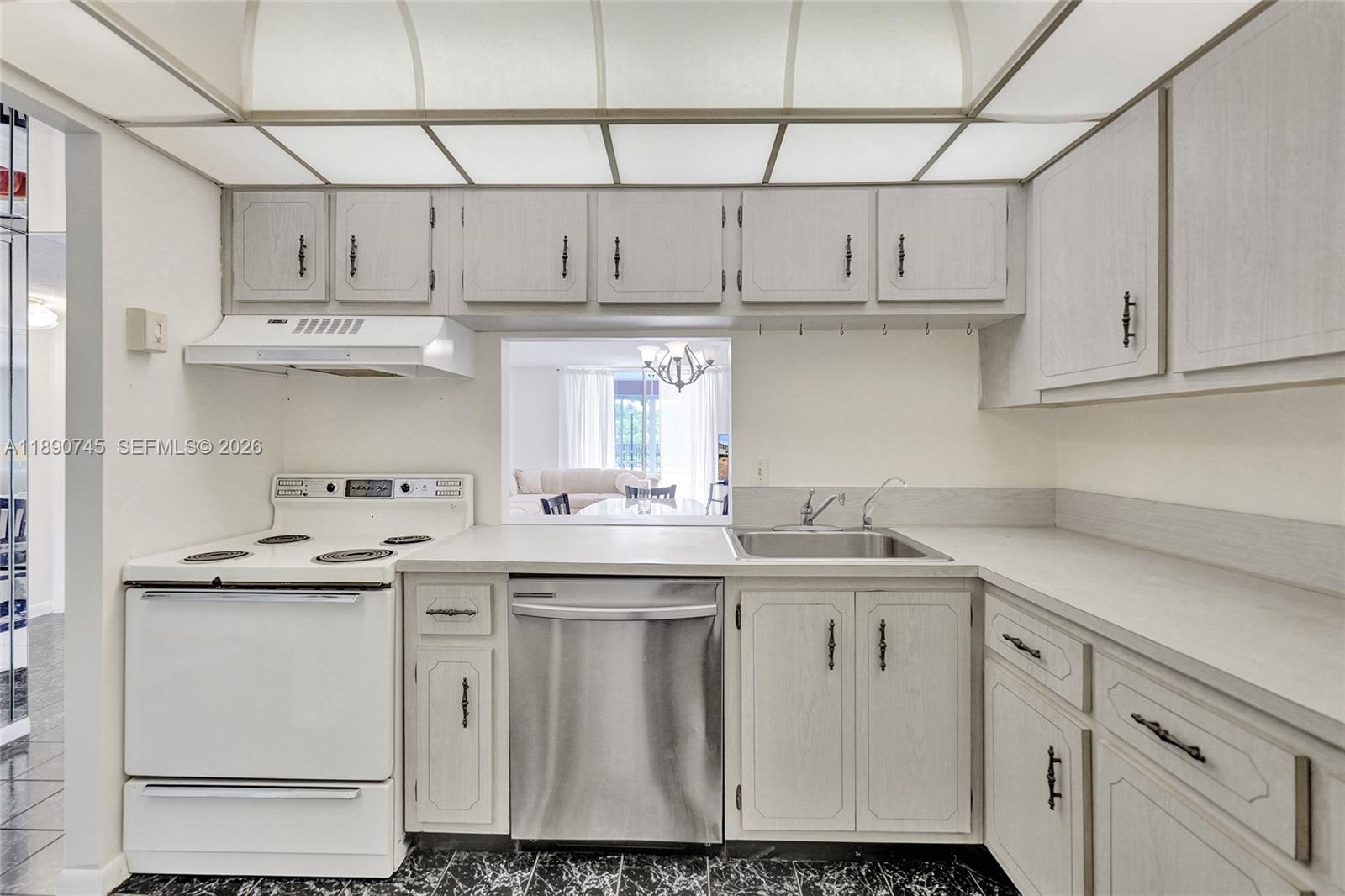 DANIANS SOUTH CONDO - Residential