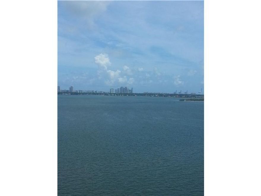 BEAUTIFUL 1/1.5 CONDO AT THE RECENTLY RENOVATED CHARTER CLUB. UNIT HAS CERAMIC FLOORS THROUGHOUT, STAINLESS STEEL APPLIANCES & GRANITE COUNTER TOPS. ENJOY THE UNOBSTRUCTED PANORAMIC VIEWS OF BISCAYNE BAY. GREAT LOCATION 5 TO 10 MINUTES TO DOWNTOWN, PERFOR MING ARTS CENTER, DESIGN DISTRICT, AIRPORT AND THE BEACHES. FULL AMENITIES BUILDING FEATURES POOL, TENNIS COURTS, GYM, PARTY ROOM & BEAUTY SALON AMONG OTHERS.