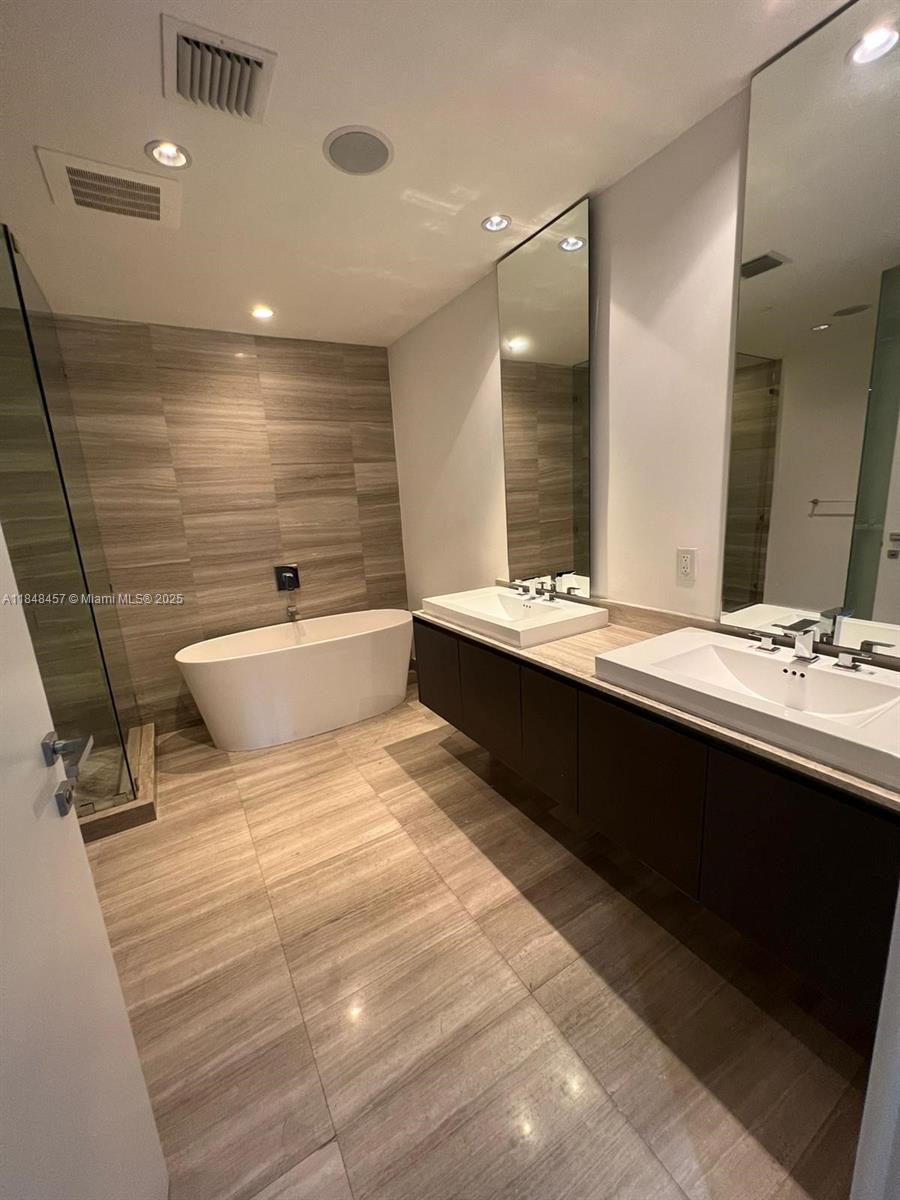 ECHO CONDO - Residential