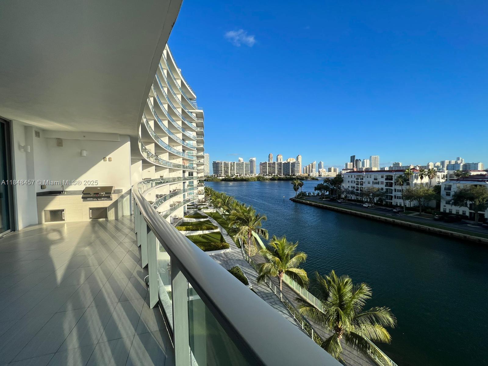 3250 NE 188 St 403