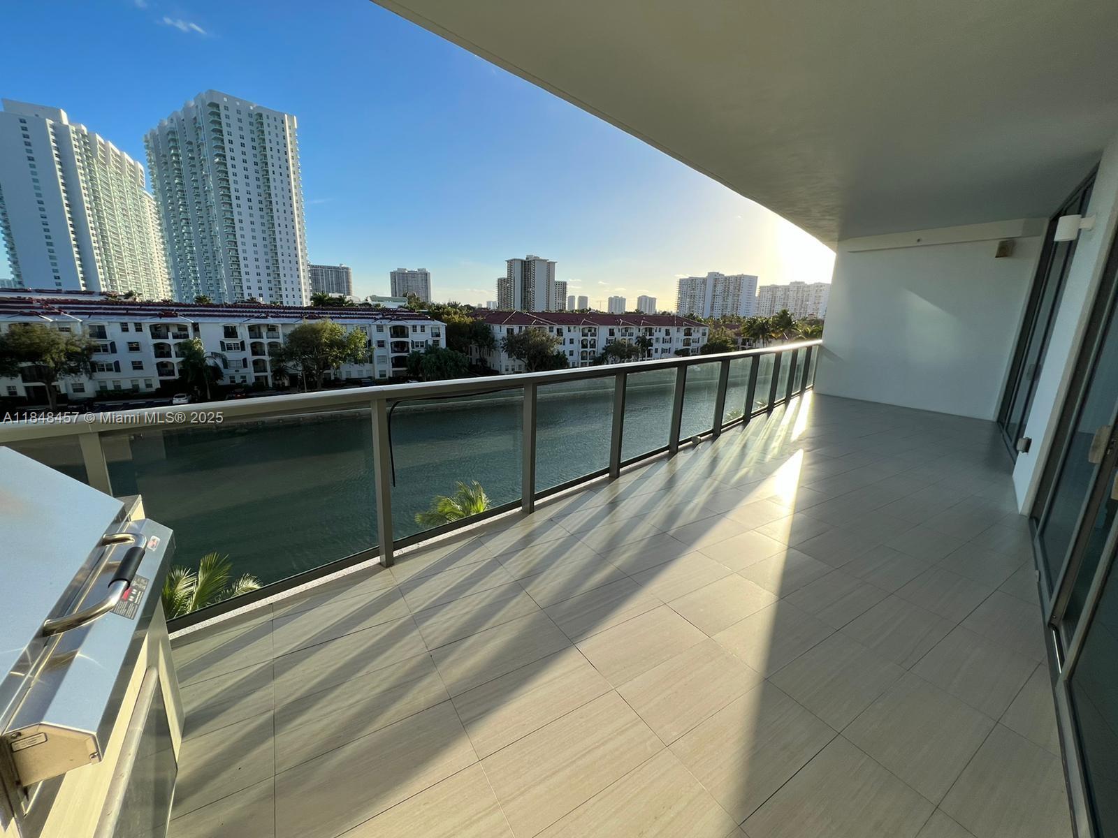 3250 NE 188 St 403