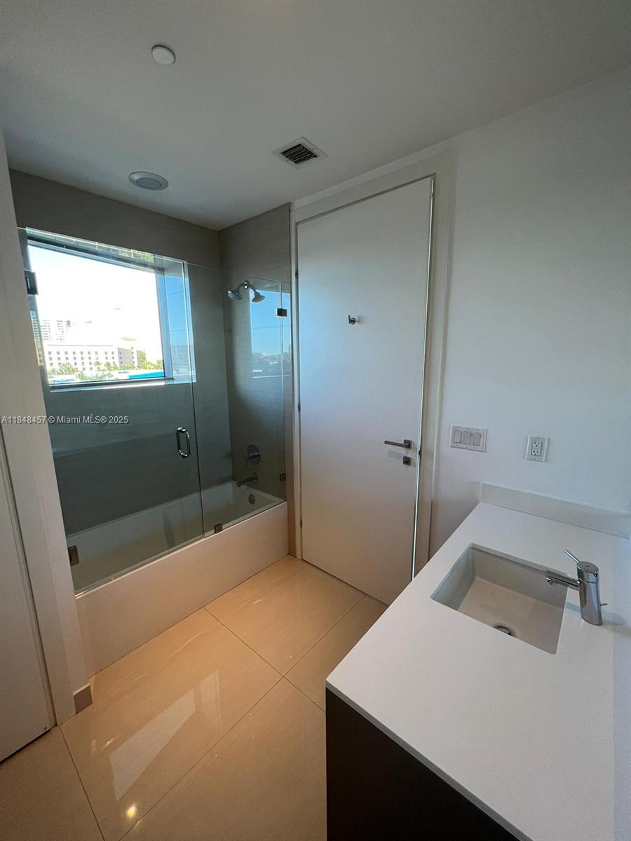 ECHO CONDO - Residential