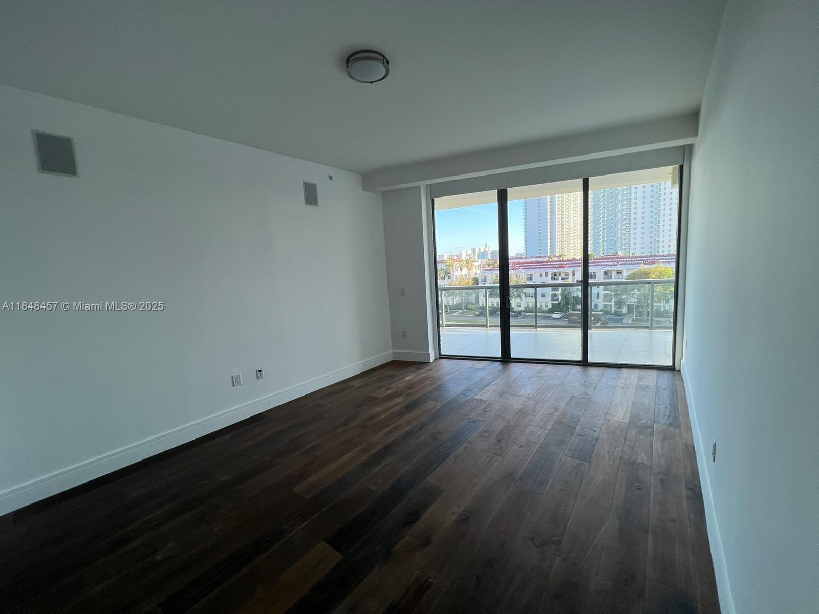 ECHO CONDO - Residential