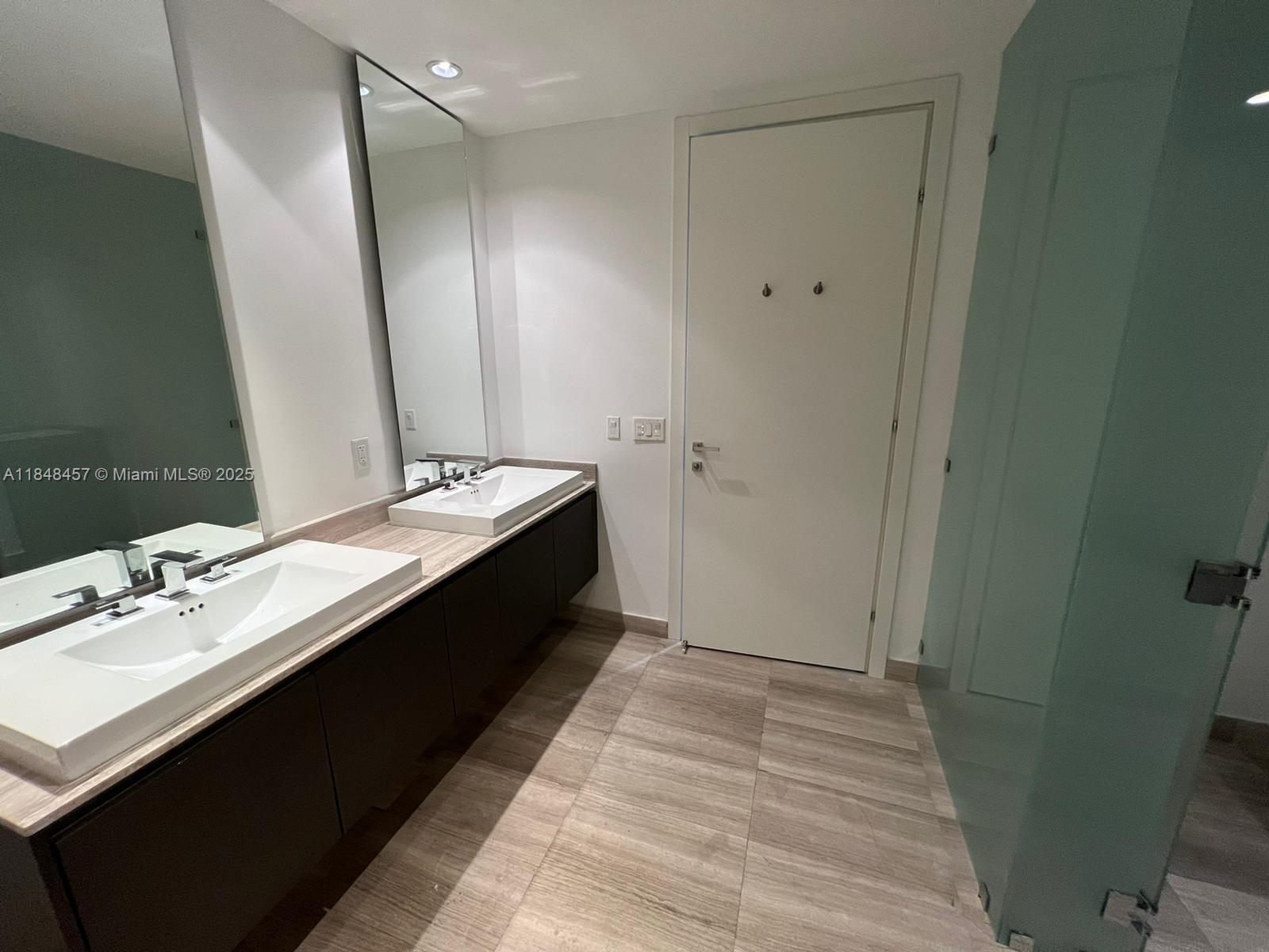 ECHO CONDO - Residential