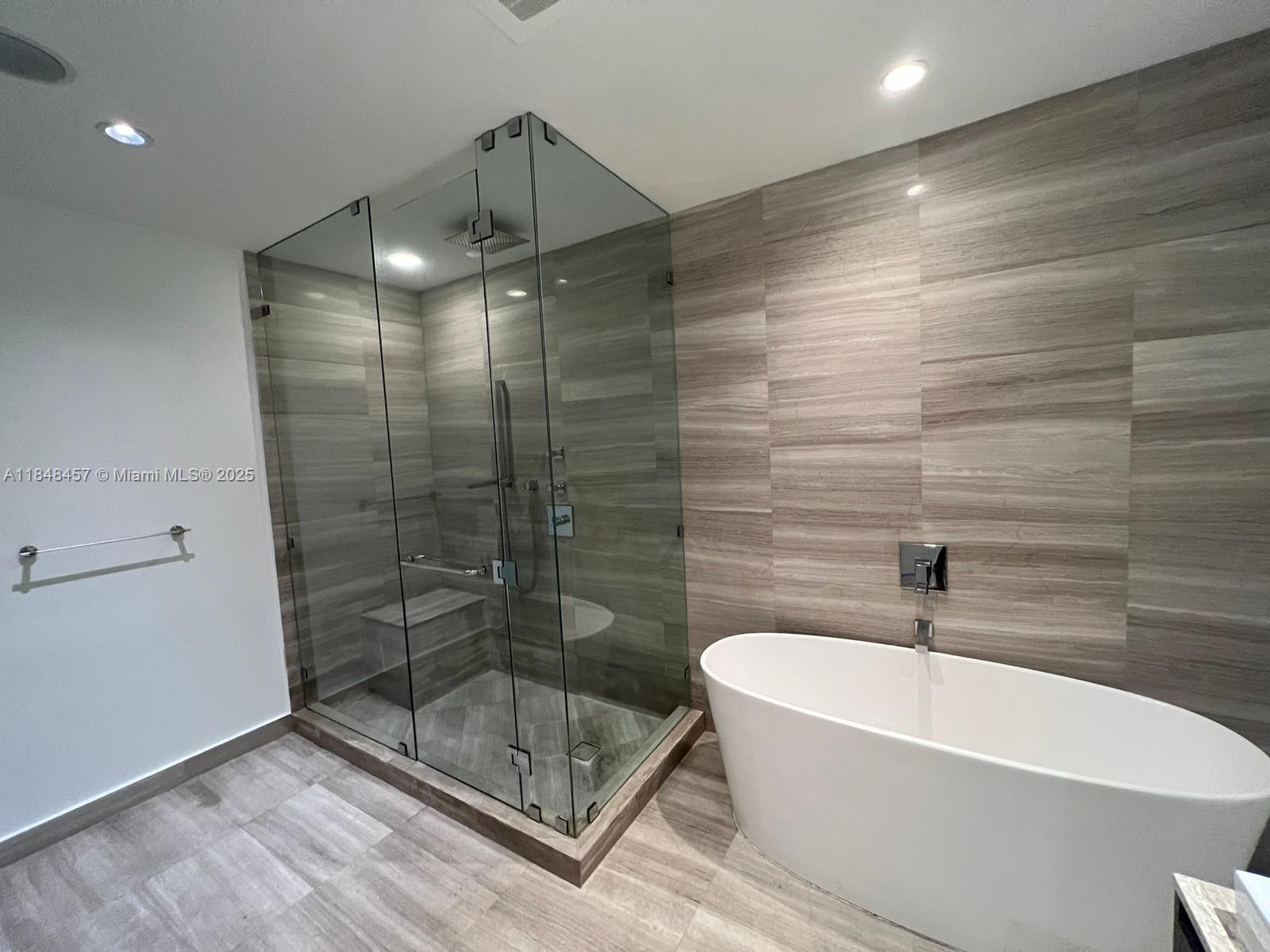 ECHO CONDO - Residential