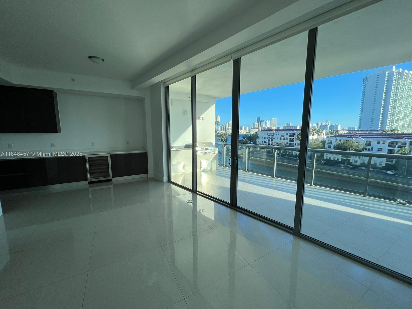 ECHO CONDO - Residential