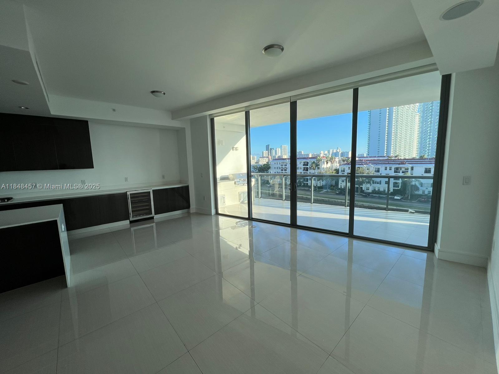 3250 NE 188 St 403