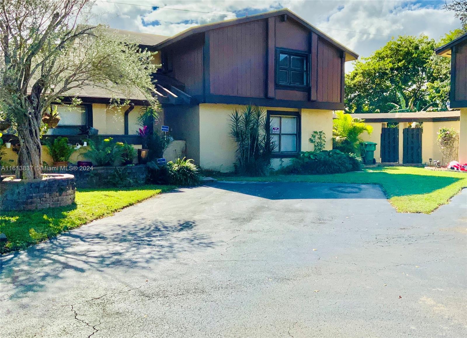 View Miami, FL 33183 townhome