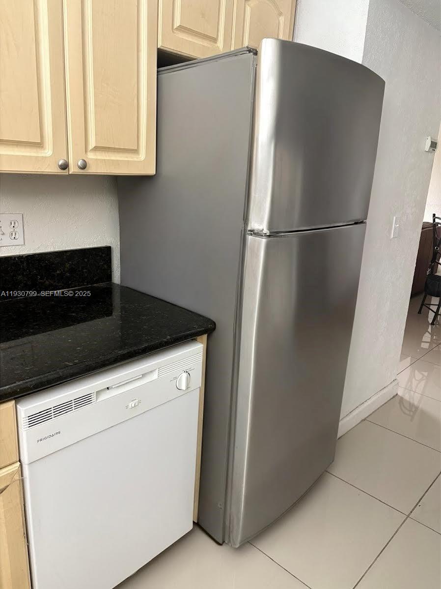 SAGA BAY GARDENS CONDO - Residential