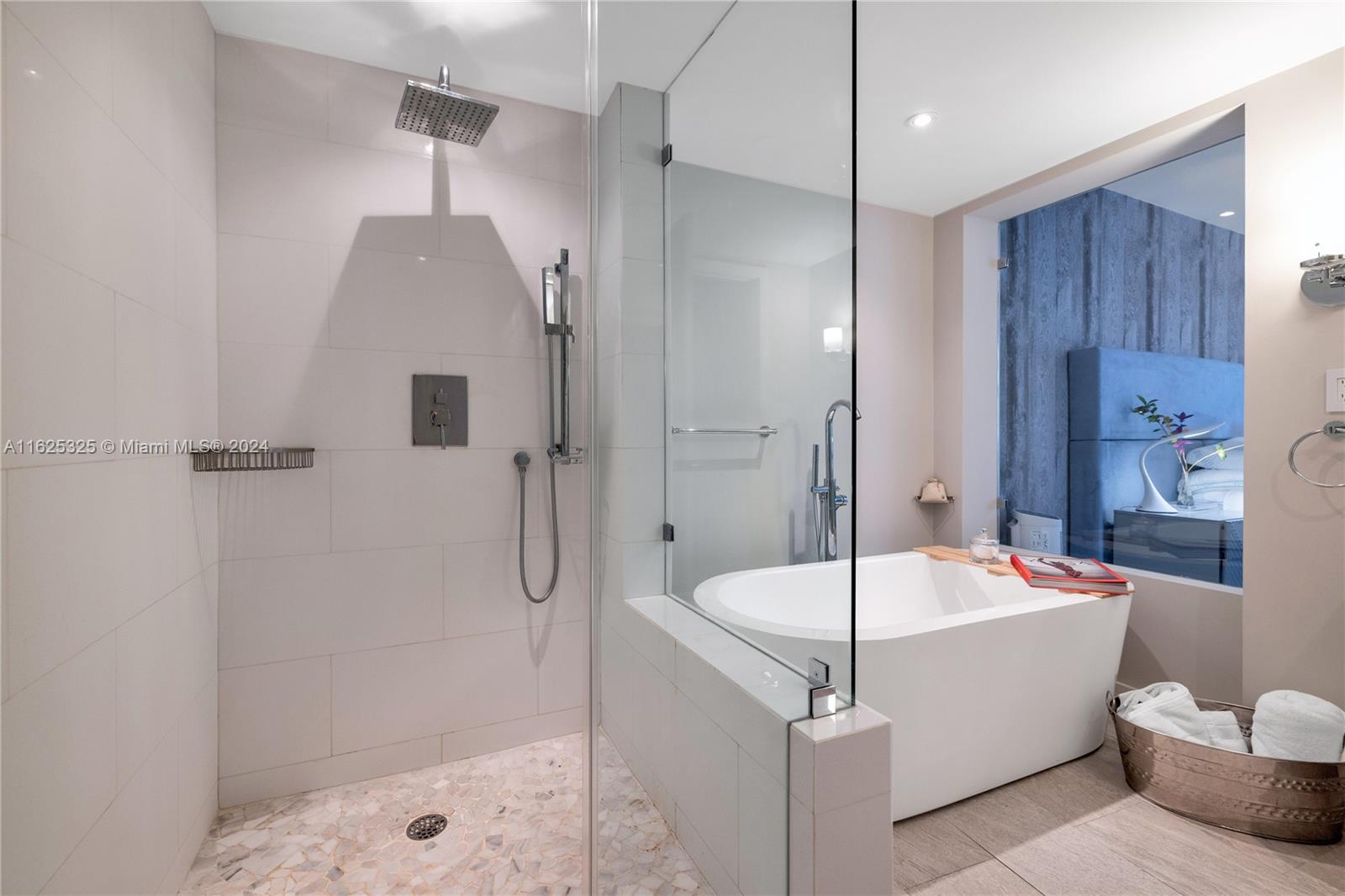 NINE ISLAND AVENUE CONDO - Residential