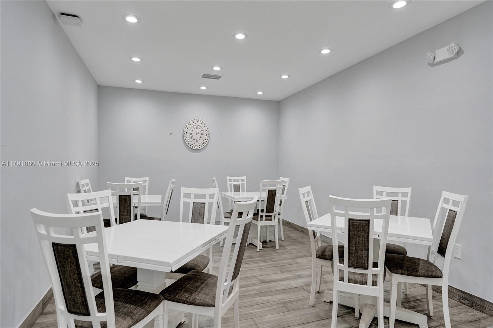 NO 113 PALM-AIRE COUNTRY - Residential