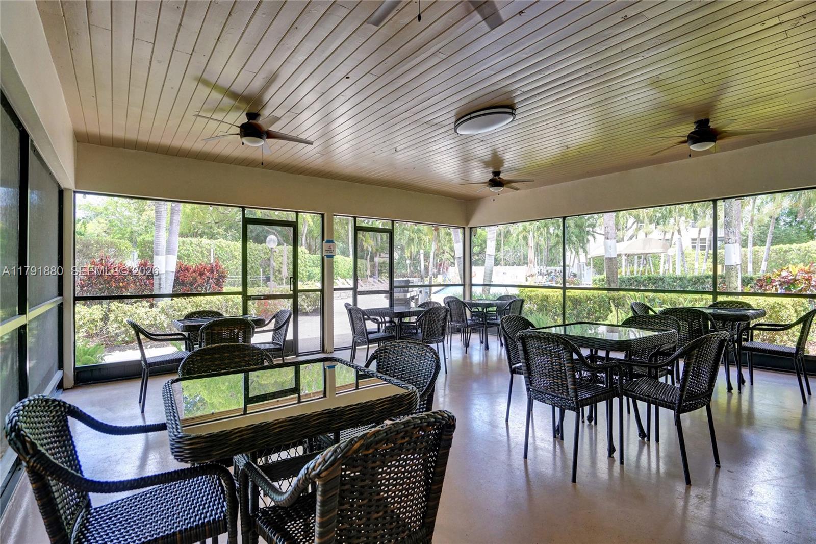 NO 113 PALM-AIRE COUNTRY - Residential