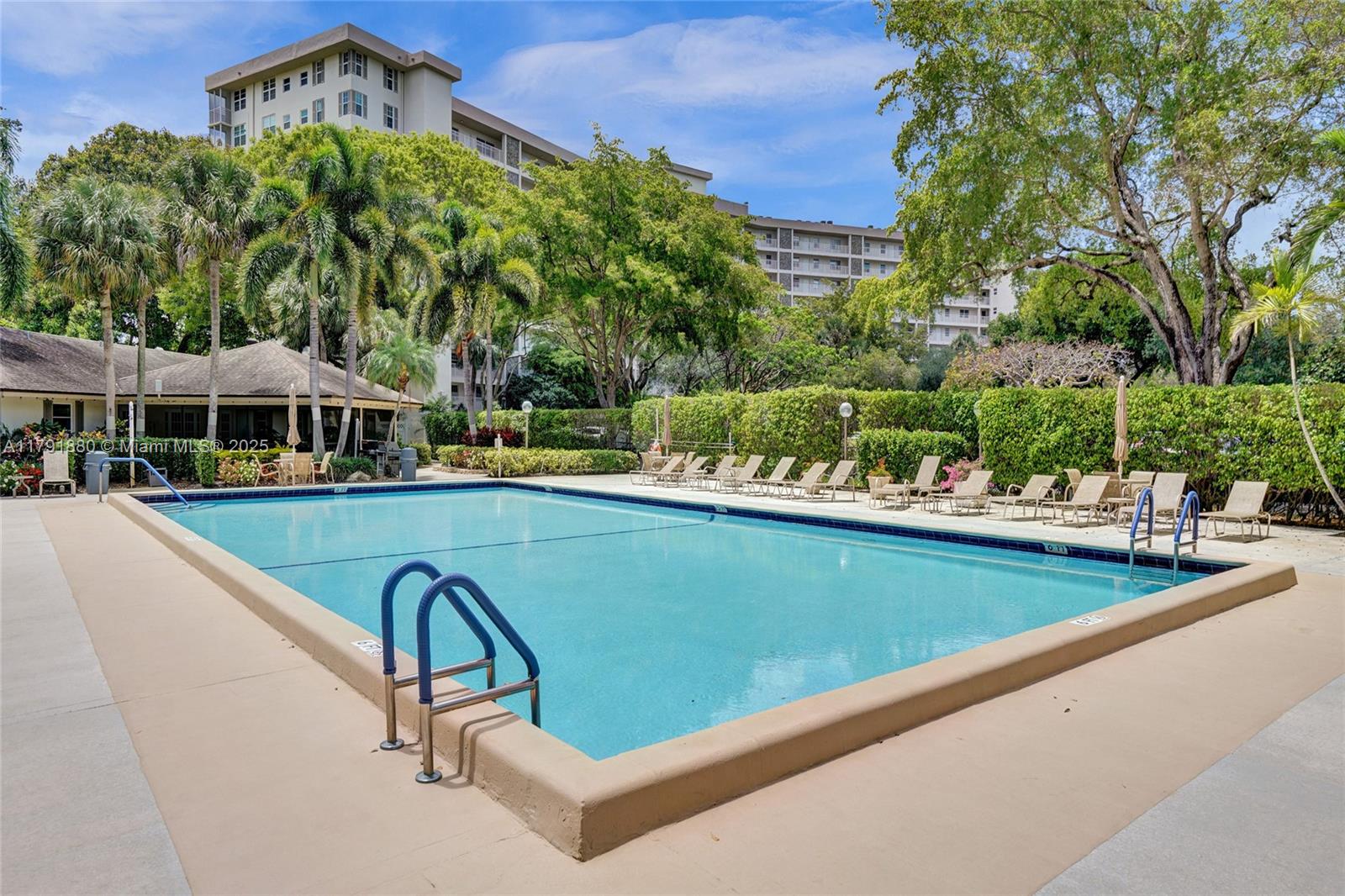 NO 113 PALM-AIRE COUNTRY - Residential