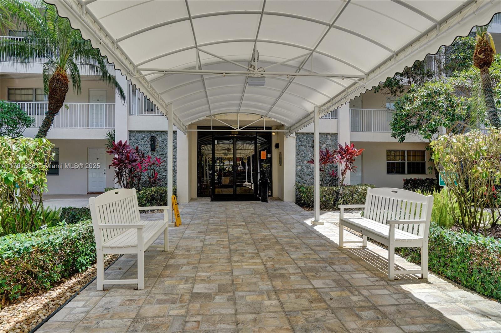 NO 113 PALM-AIRE COUNTRY - Residential