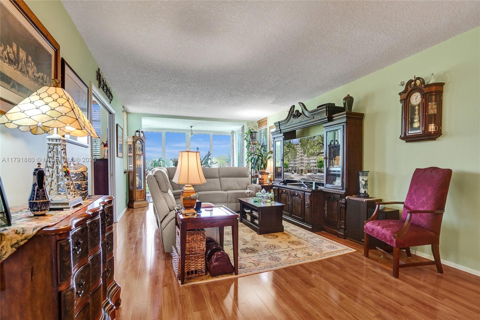 NO 113 PALM-AIRE COUNTRY - Residential