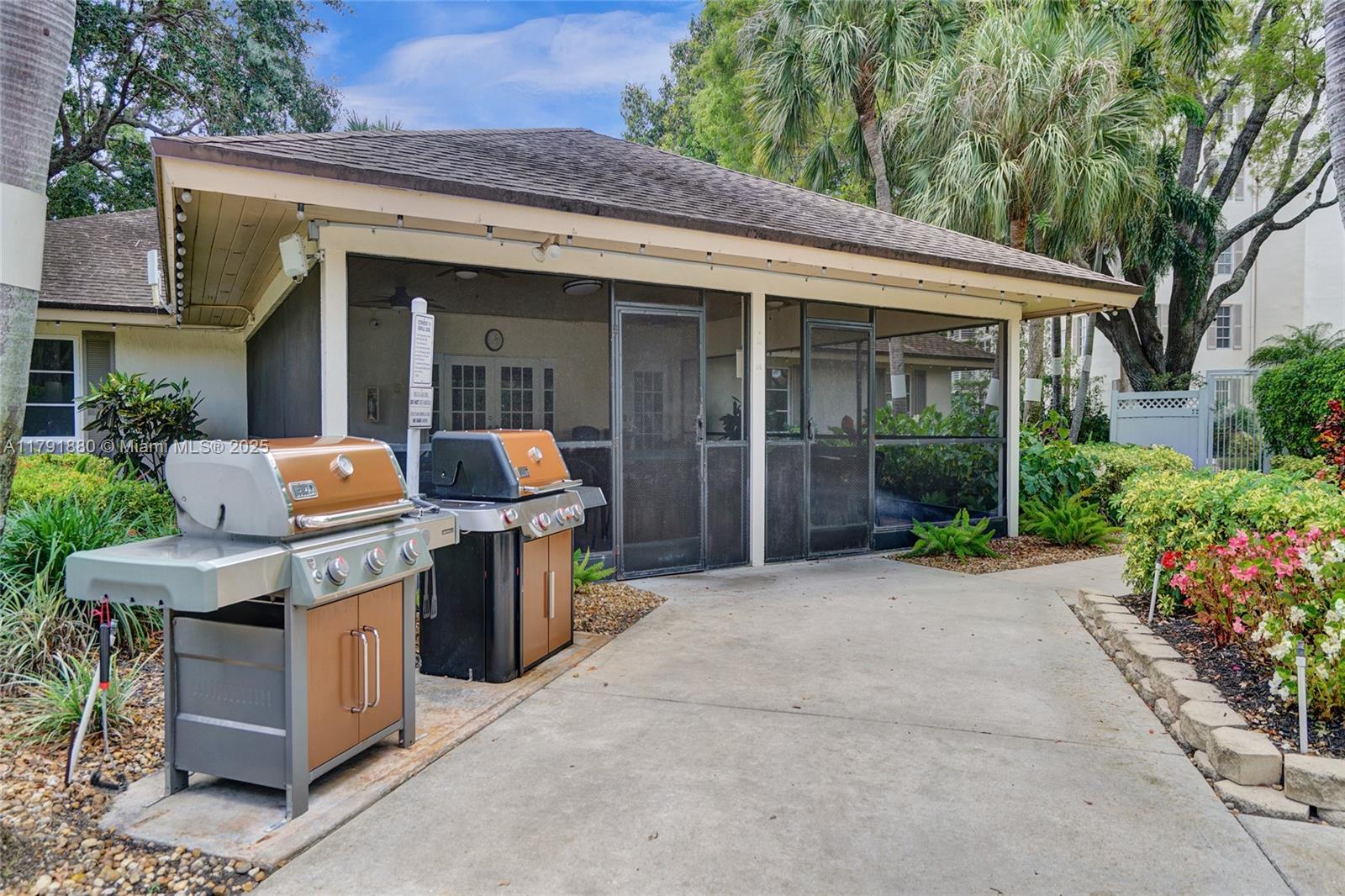 NO 113 PALM-AIRE COUNTRY - Residential