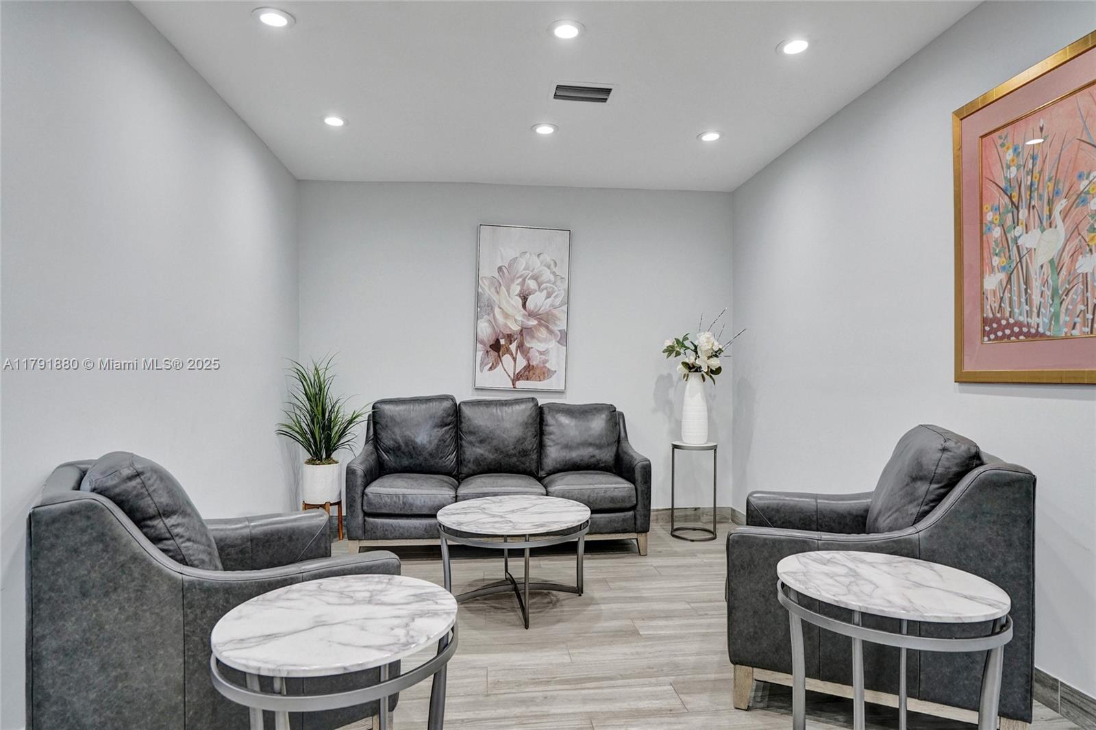 NO 113 PALM-AIRE COUNTRY - Residential