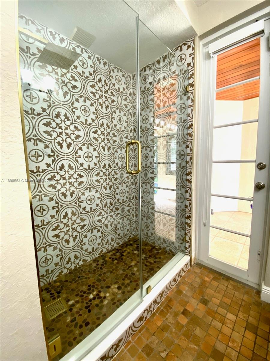 6TH ADDN TO ROYAL OAKS - Residential Lease