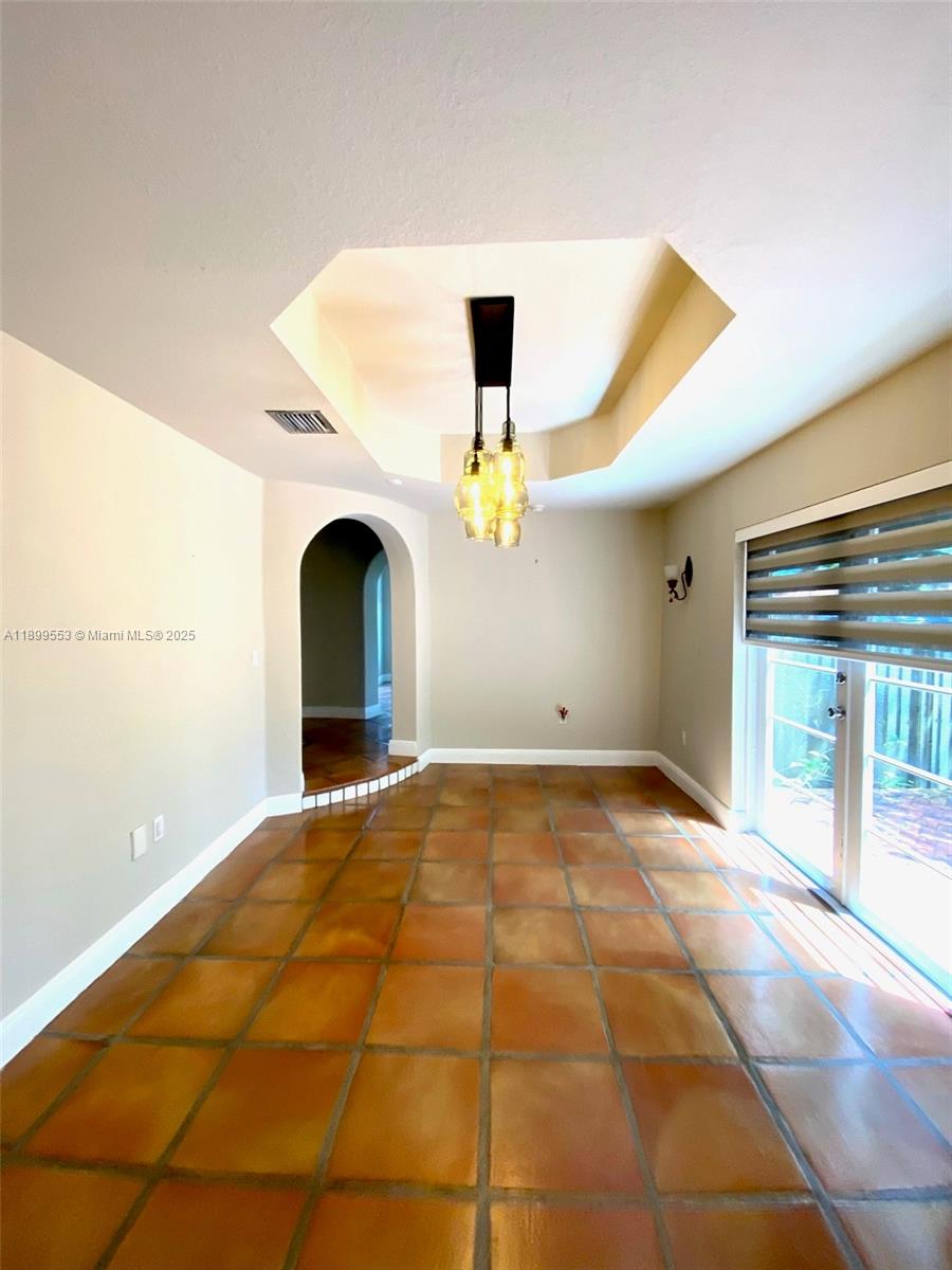 6TH ADDN TO ROYAL OAKS - Residential Lease