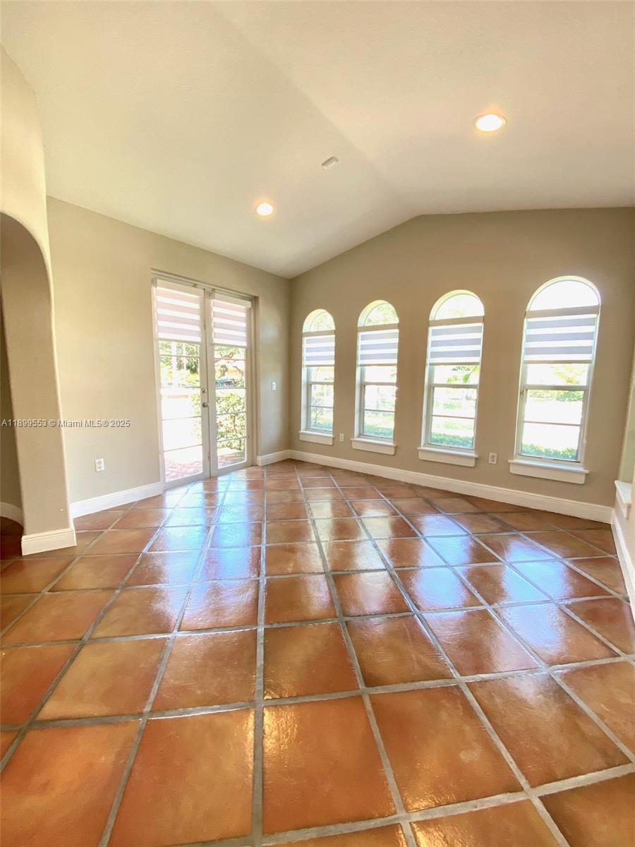 6TH ADDN TO ROYAL OAKS - Residential Lease