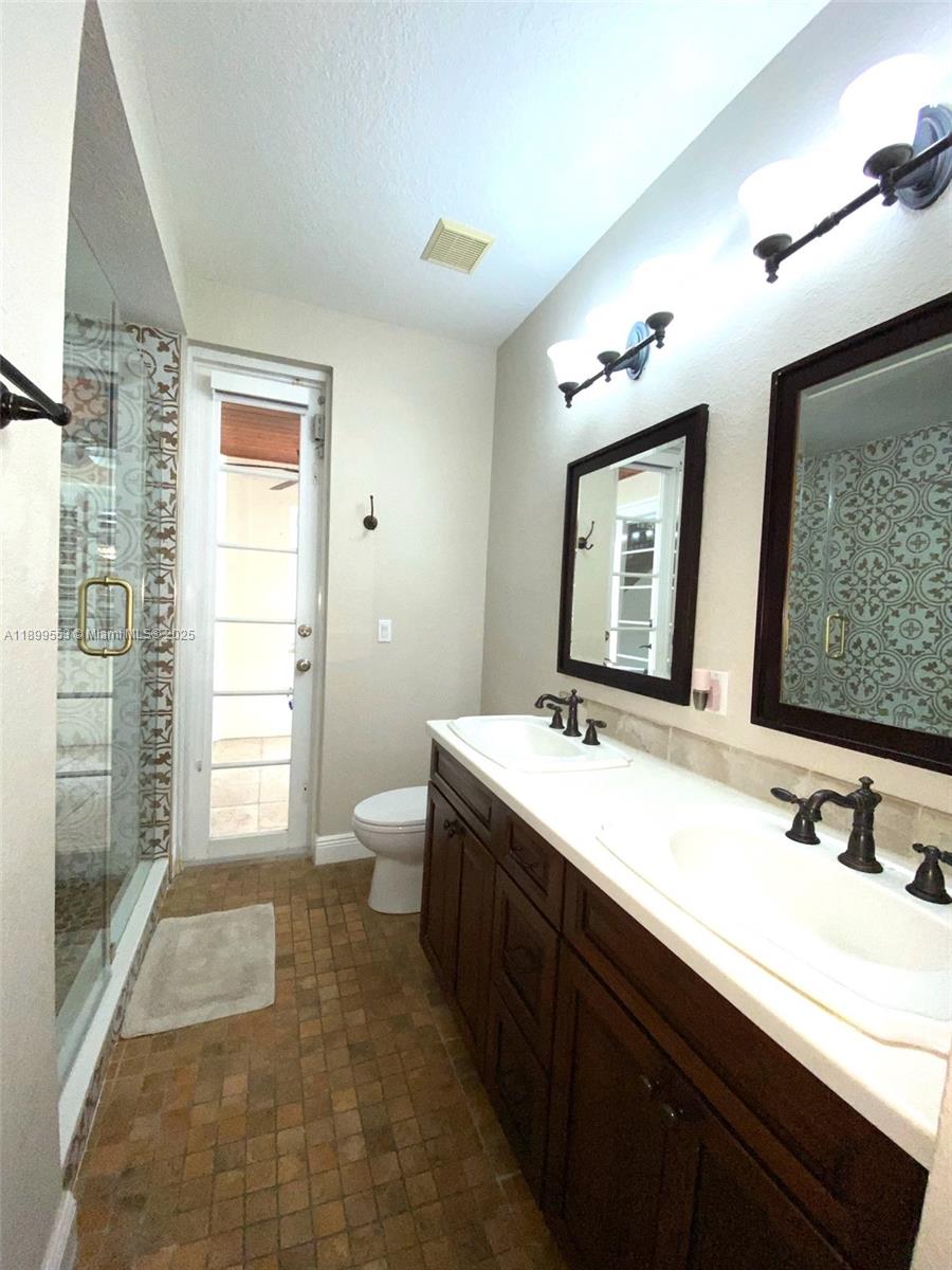 6TH ADDN TO ROYAL OAKS - Residential Lease