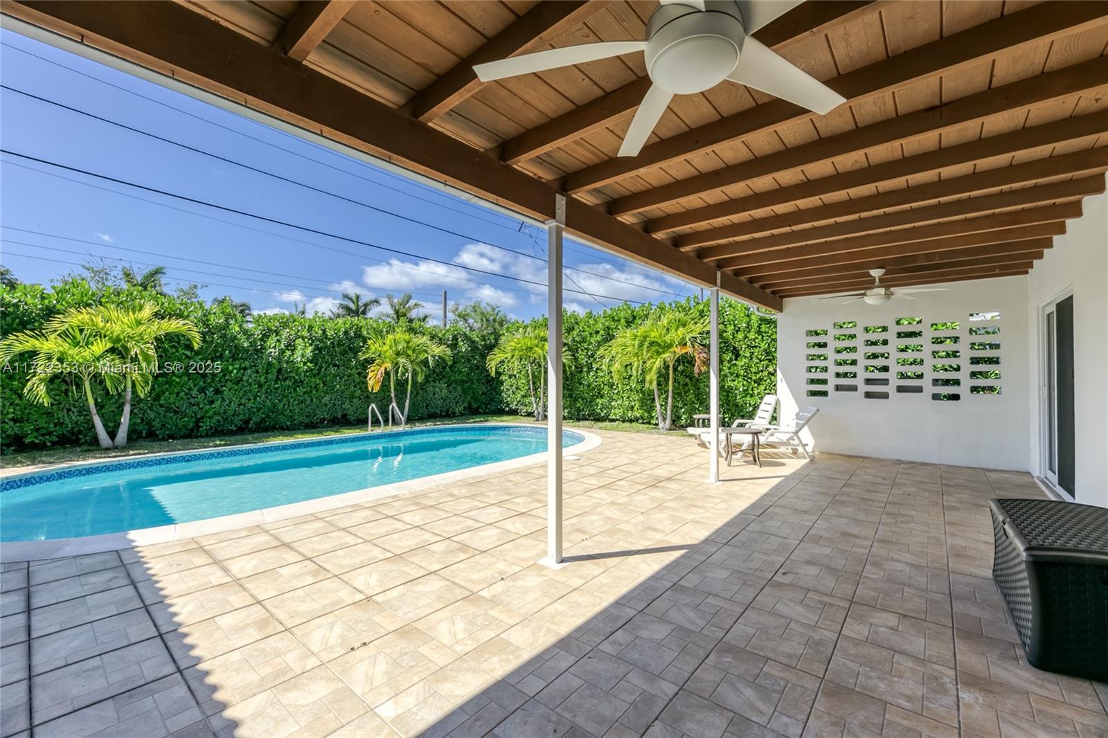 COUNTRY CLUB HOMES - Residential