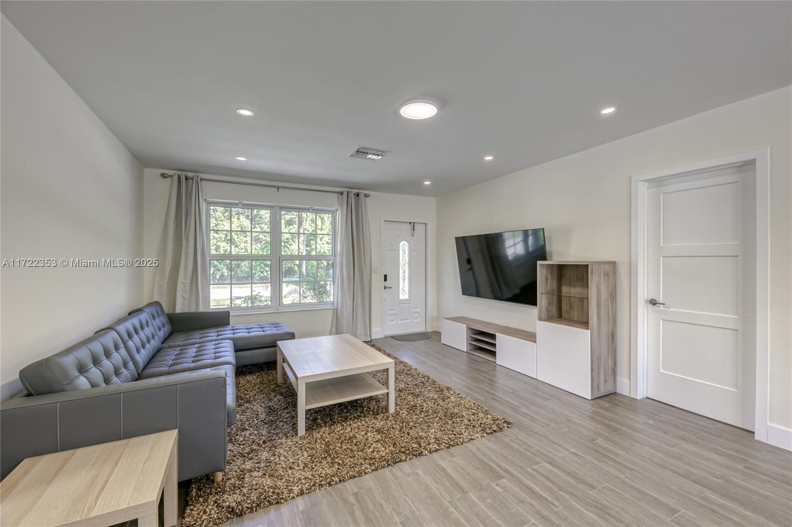 COUNTRY CLUB HOMES - Residential
