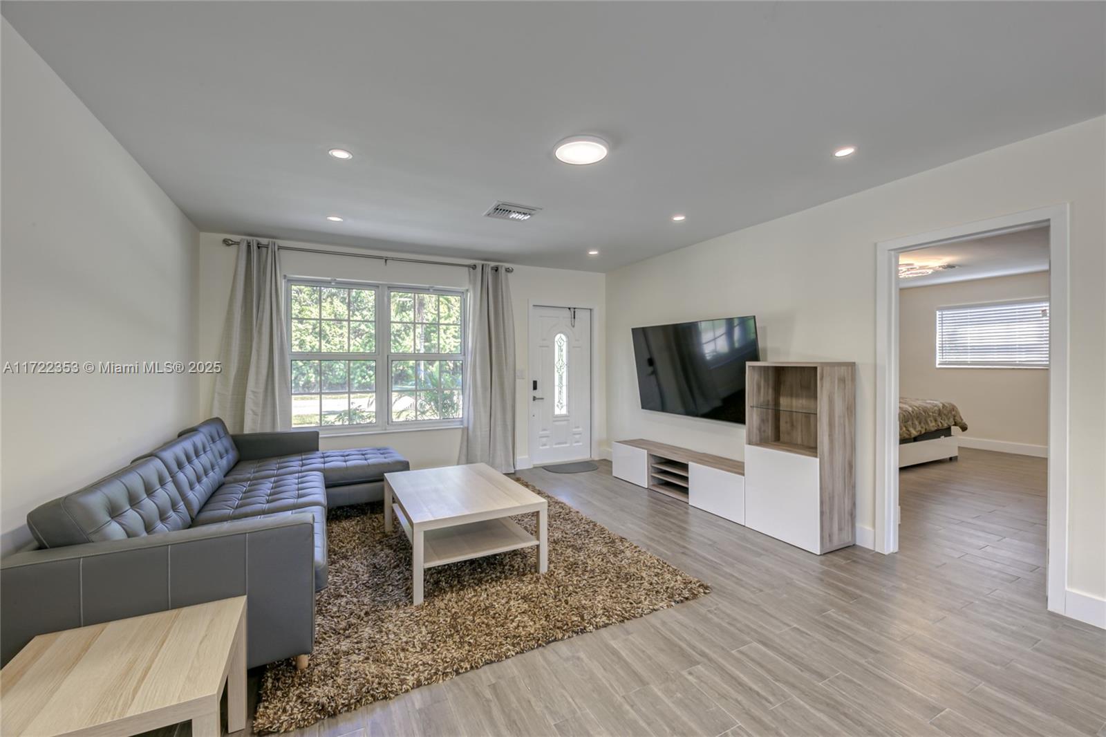 COUNTRY CLUB HOMES - Residential