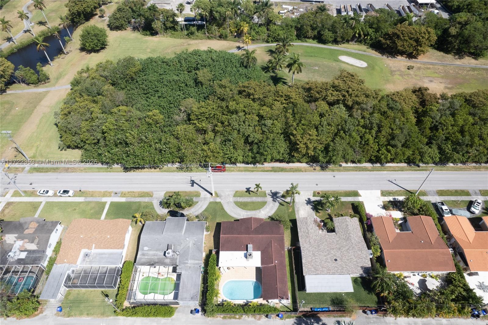 COUNTRY CLUB HOMES - Residential