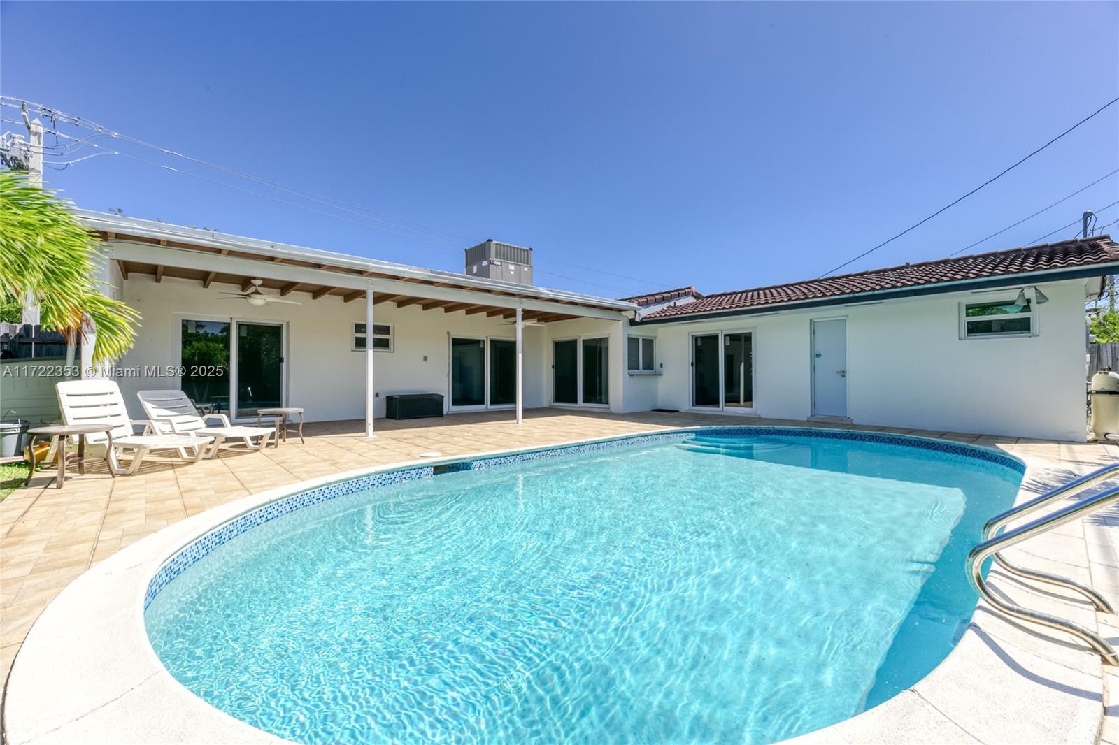 COUNTRY CLUB HOMES - Residential