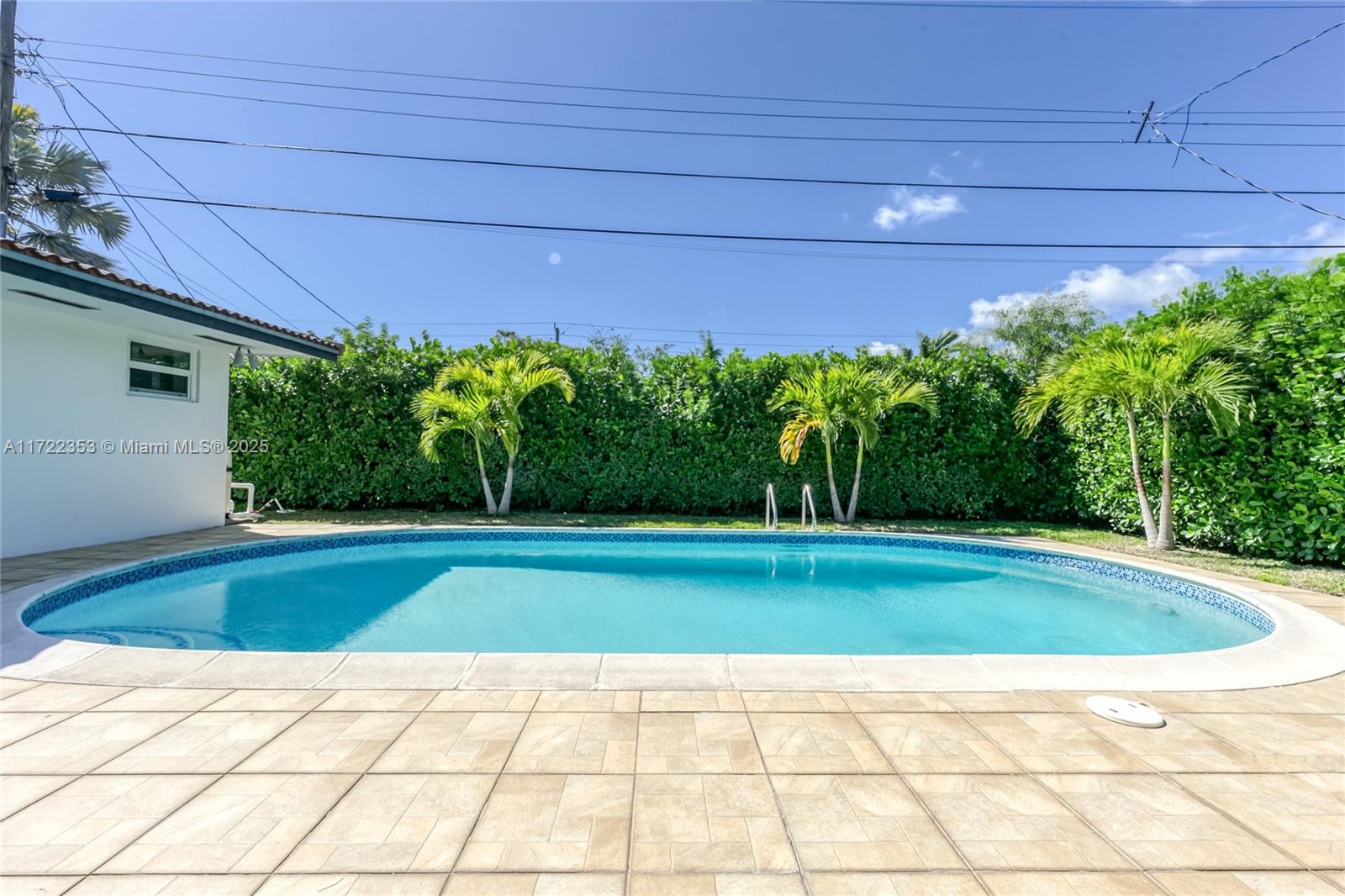 COUNTRY CLUB HOMES - Residential