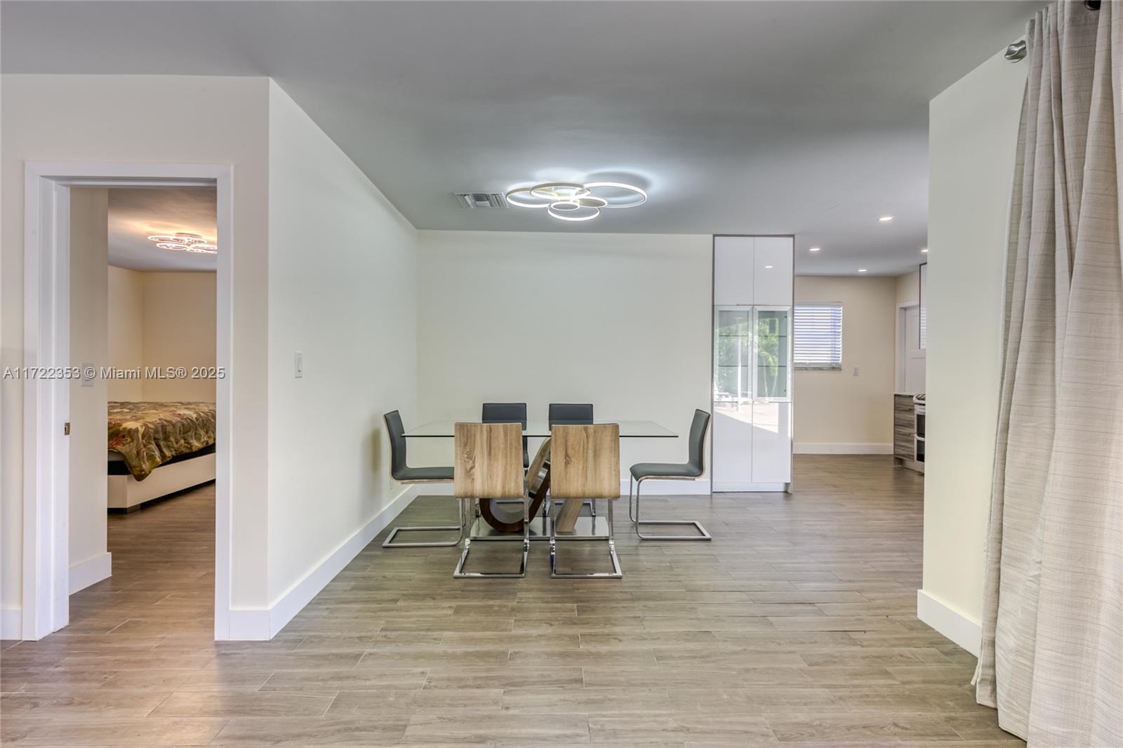 COUNTRY CLUB HOMES - Residential