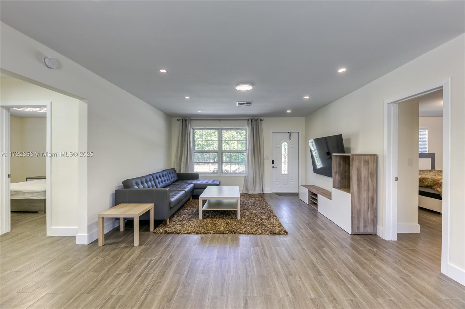COUNTRY CLUB HOMES - Residential