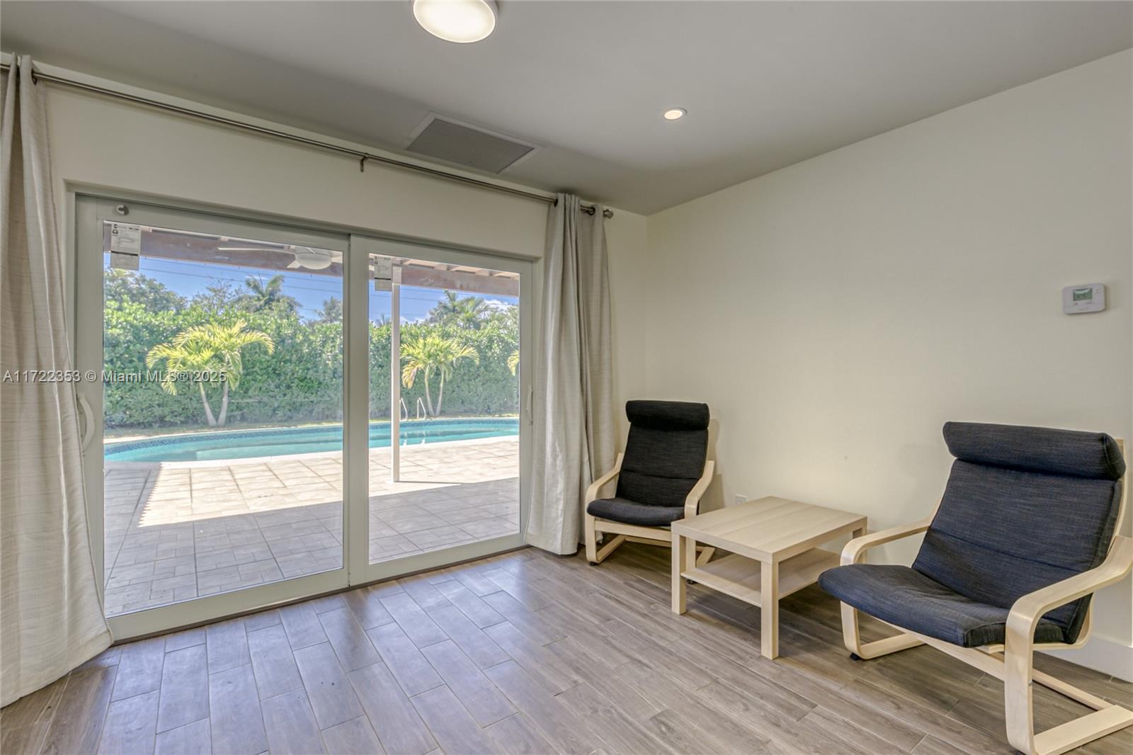 COUNTRY CLUB HOMES - Residential