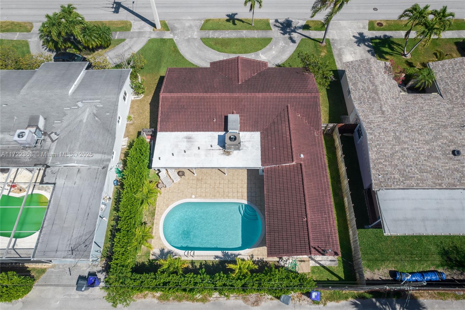 COUNTRY CLUB HOMES - Residential