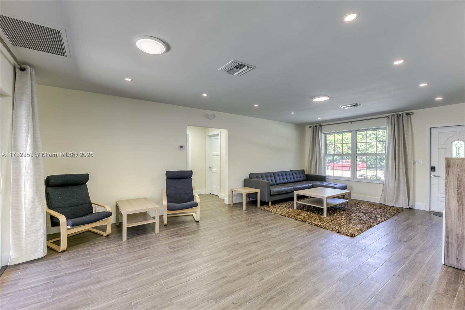 COUNTRY CLUB HOMES - Residential