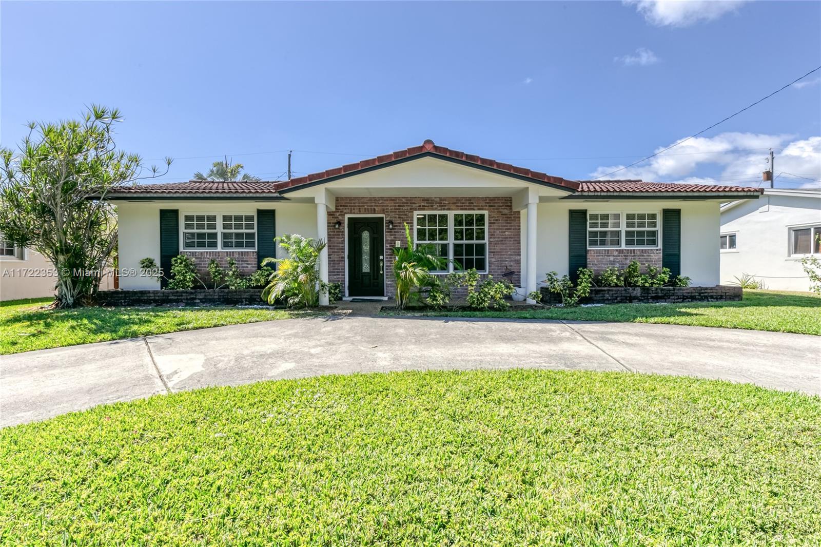 COUNTRY CLUB HOMES - Residential