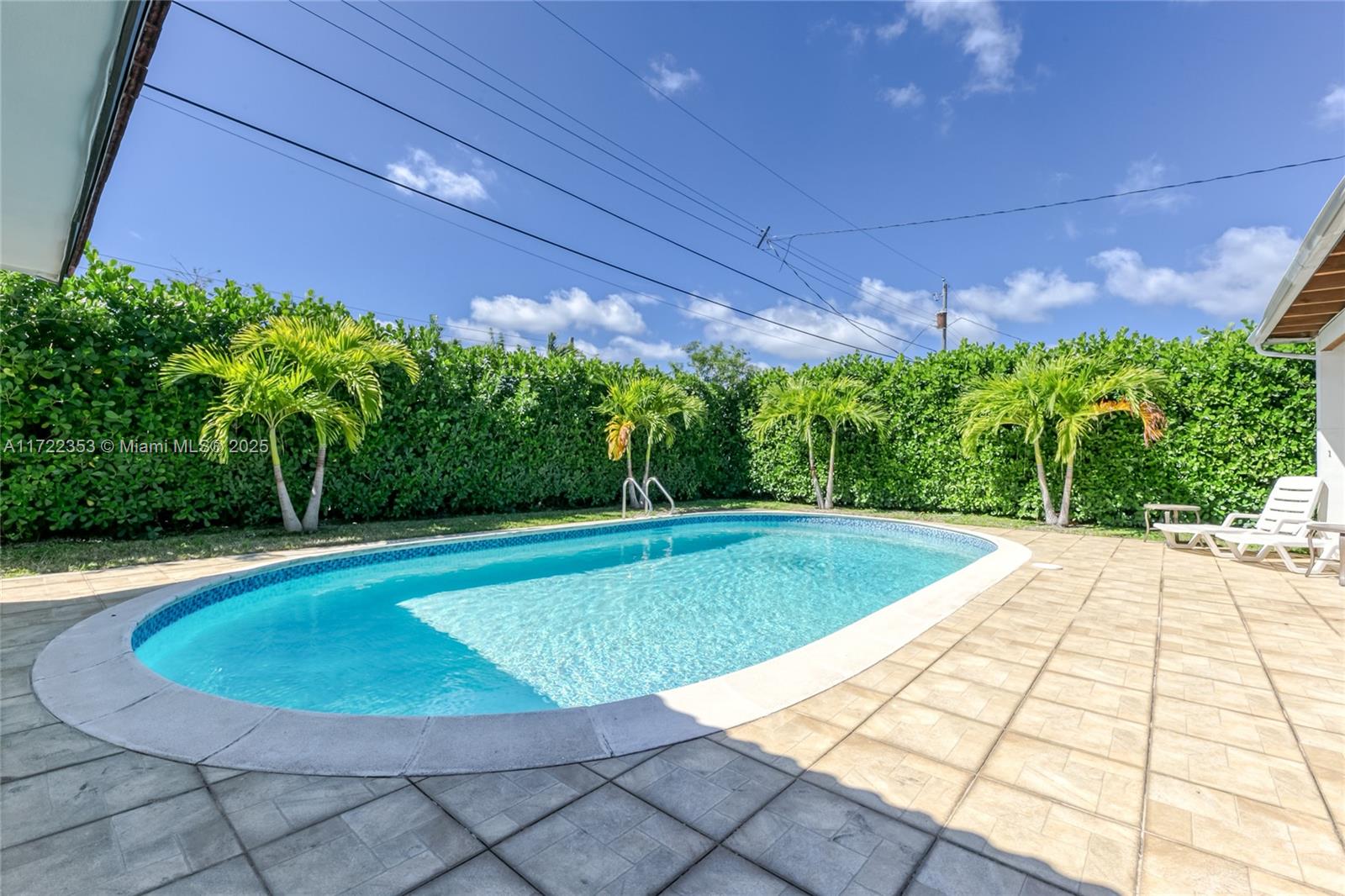 COUNTRY CLUB HOMES - Residential