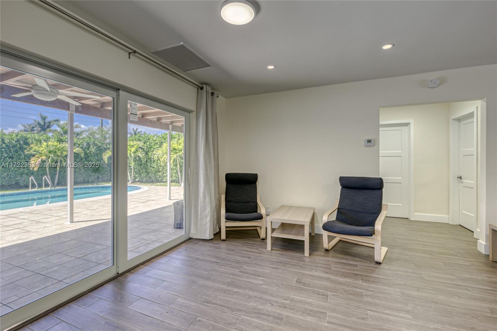 COUNTRY CLUB HOMES - Residential