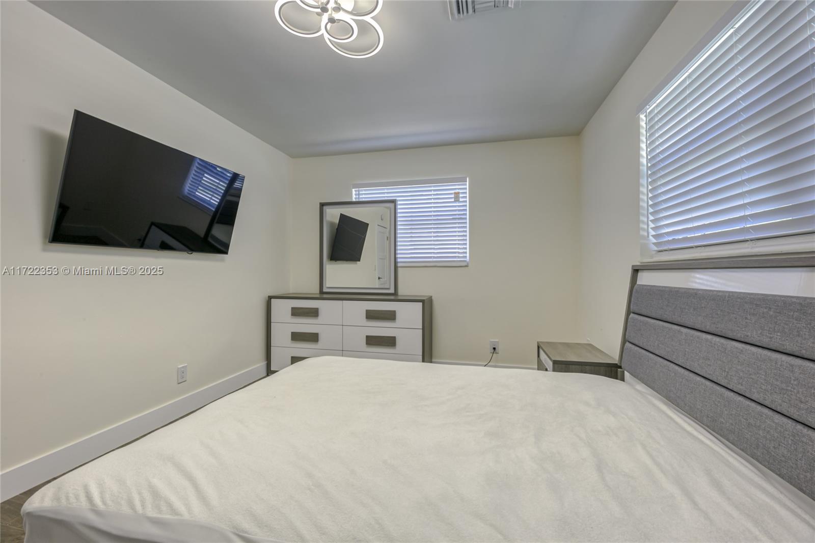 COUNTRY CLUB HOMES - Residential