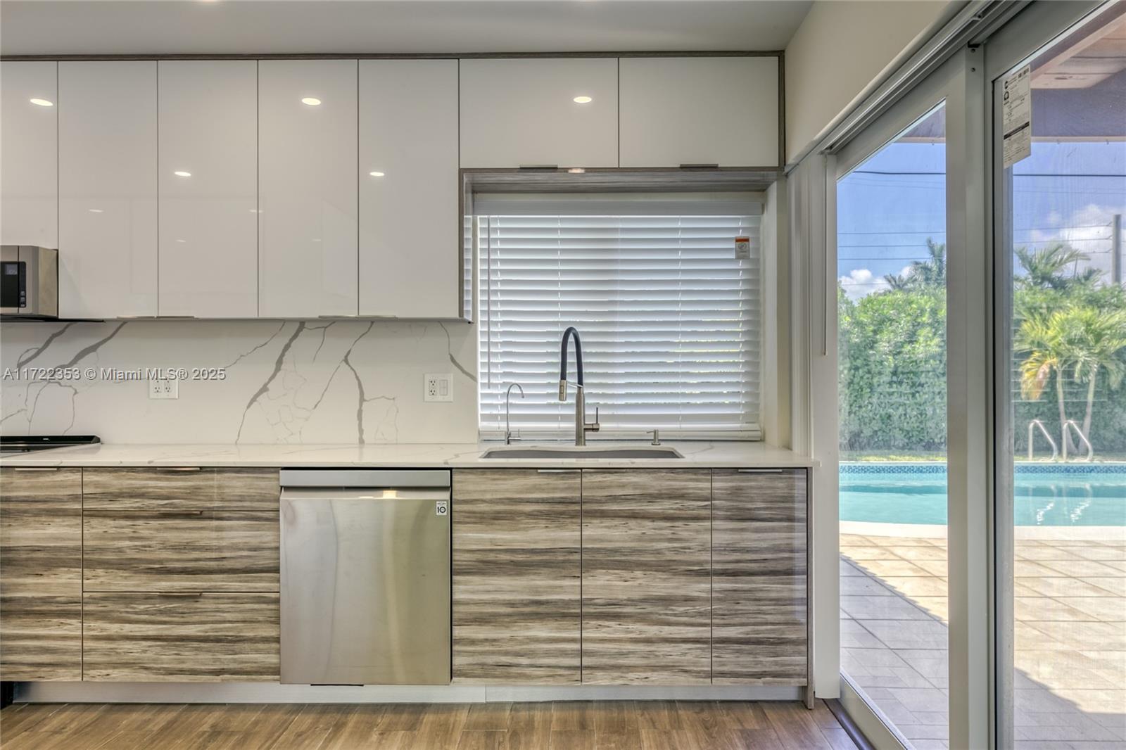 COUNTRY CLUB HOMES - Residential