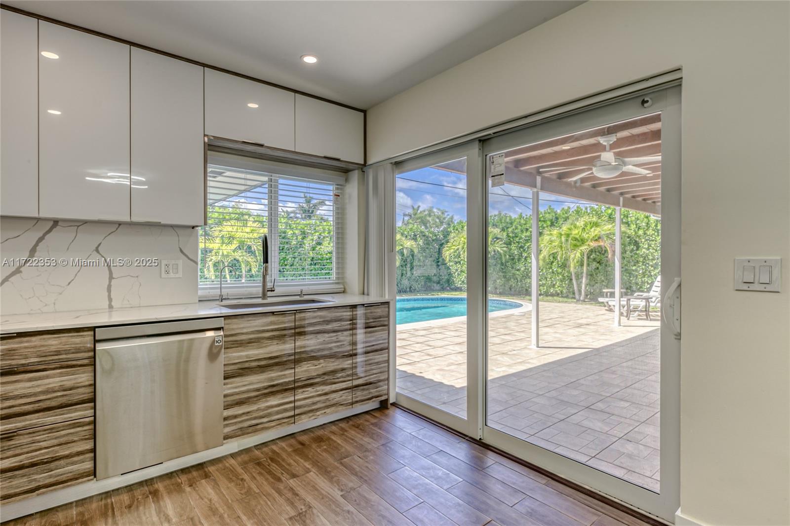 COUNTRY CLUB HOMES - Residential